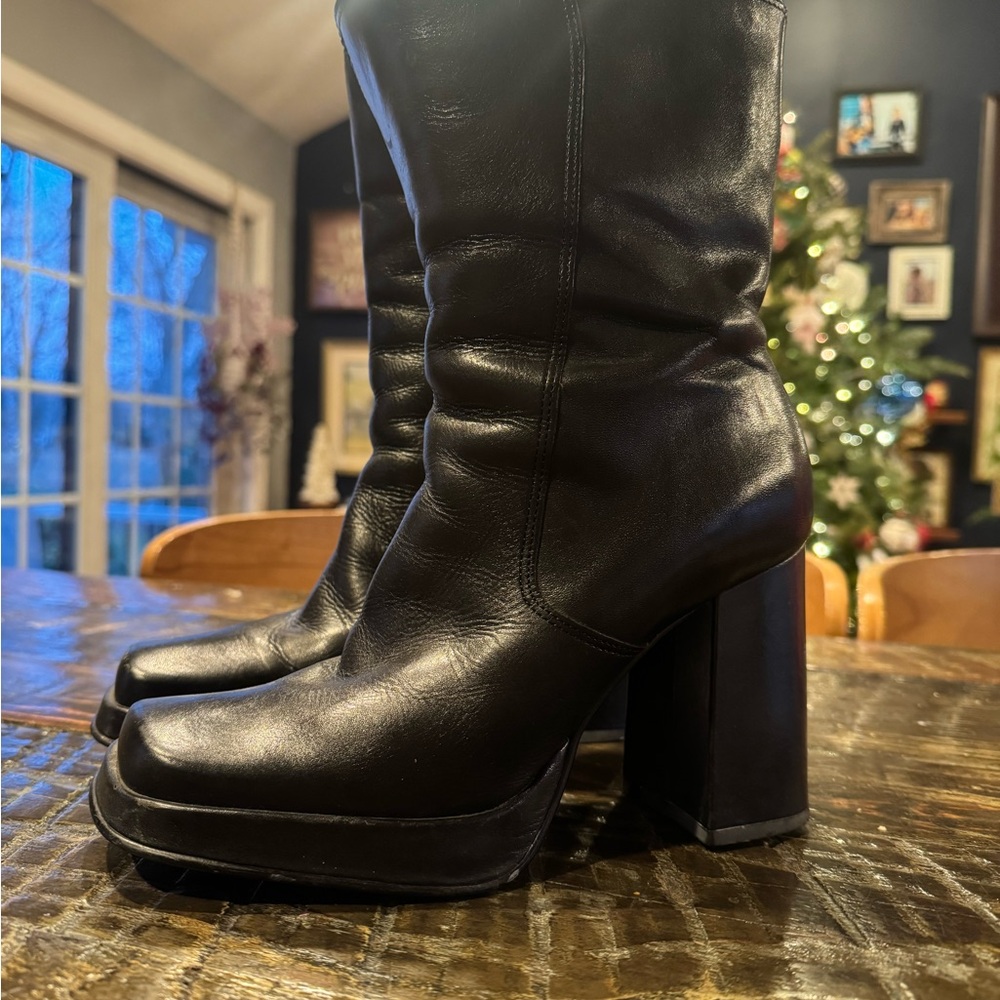 Vintage bakers boots Y2K. Good condition. Size 6.5